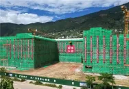 云南怒江泸水新城中学主体结构封顶